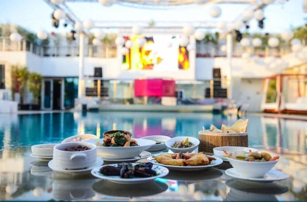 Sun City Hotel - The Gabriel Kahire Dış mekan fotoğraf A selection of tapas