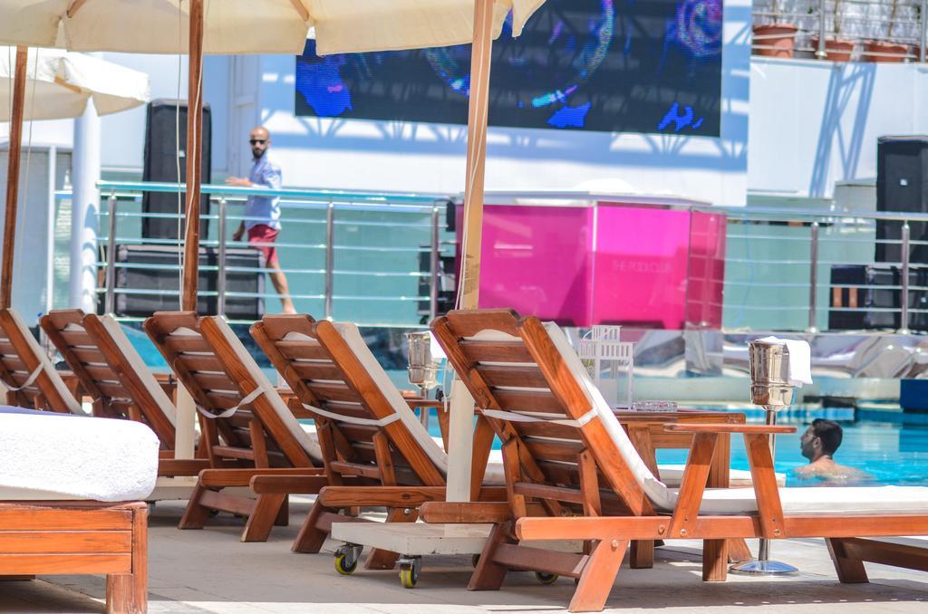 Sun City Hotel - The Gabriel Kahire Dış mekan fotoğraf A row of lounge chairs on a cruise ship