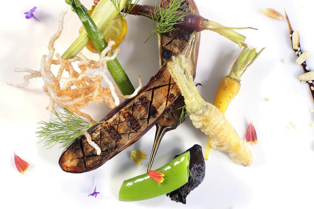 Sun City Hotel - The Gabriel Kahire Dış mekan fotoğraf Aubergine and asparagus