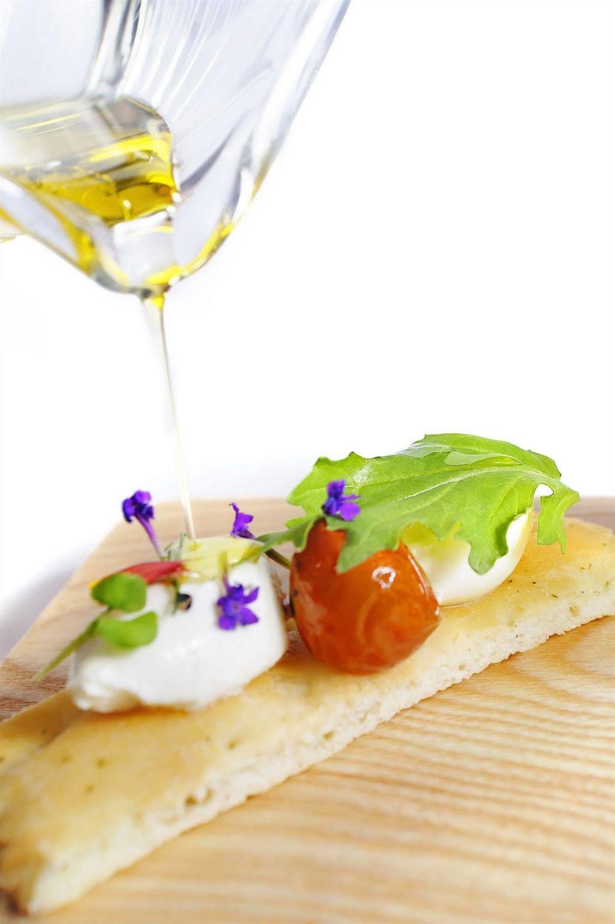 Sun City Hotel - The Gabriel Kahire Dış mekan fotoğraf Mozzarella with tomato and basil